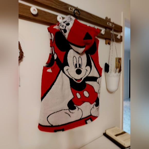 Upcycled sleeveless vest - Picture 6 of 14